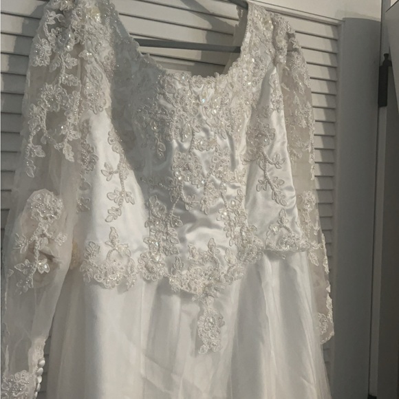Bridal Originals Wedding Gown Size 20 w/Veil and Undergarments. Never worn. - Picture 2 of 14